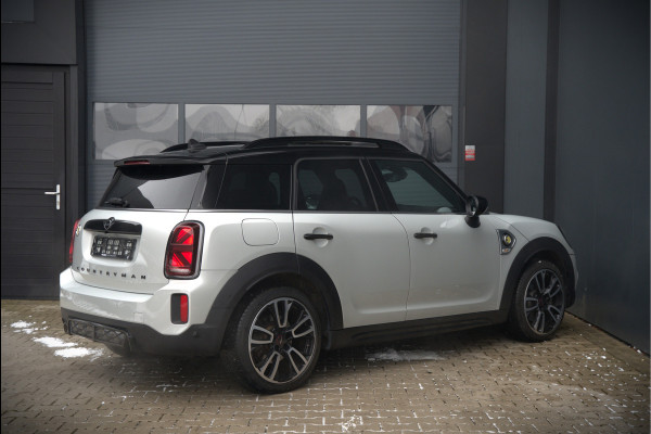 MINI Countryman 1.5 Cooper S E ALL4 | JCW | Panoramadak | Stoelverwarming | Harman Kardon | Head-Up Display | John Cooper Works | Camera | Apple Carplay | Parkeersensoren | Keyless |