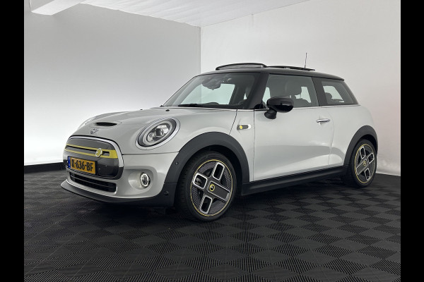 MINI Mini Electric Yours 33 kWh [ 3-Fase-11kW ] {SOH-100%} (INCL-BTW) Aut.* HEATPUMP | PANO | LEATHER | DIGI-COCKPIT | HEAD-UP | FULL-LED | NAVI-FULLMAP | HEATED-SPORTSEATS | DAB | CRUISE | HARMAN/KARDON | CAMERA | KEYLESS | AMBIENTLIGHT | 17"ALU*