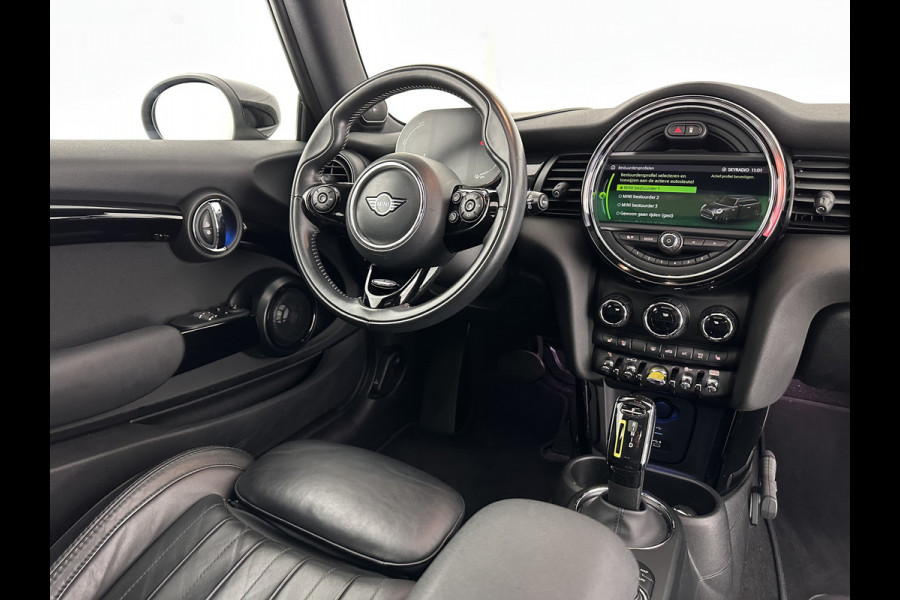 MINI Mini Electric Yours 33 kWh [ 3-Fase-11kW ] {SOH-100%} (INCL-BTW) Aut.* HEATPUMP | PANO | LEATHER | DIGI-COCKPIT | HEAD-UP | FULL-LED | NAVI-FULLMAP | HEATED-SPORTSEATS | DAB | CRUISE | HARMAN/KARDON | CAMERA | KEYLESS | AMBIENTLIGHT | 17"ALU*