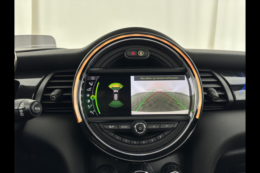 MINI Mini Electric Yours 33 kWh [ 3-Fase-11kW ] {SOH-100%} (INCL-BTW) Aut.* HEATPUMP | PANO | LEATHER | DIGI-COCKPIT | HEAD-UP | FULL-LED | NAVI-FULLMAP | HEATED-SPORTSEATS | DAB | CRUISE | HARMAN/KARDON | CAMERA | KEYLESS | AMBIENTLIGHT | 17"ALU*