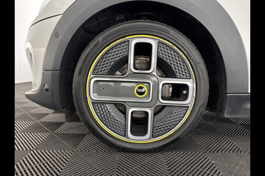 MINI Mini Electric Yours 33 kWh [ 3-Fase-11kW ] {SOH-100%} (INCL-BTW) Aut.* HEATPUMP | PANO | LEATHER | DIGI-COCKPIT | HEAD-UP | FULL-LED | NAVI-FULLMAP | HEATED-SPORTSEATS | DAB | CRUISE | HARMAN/KARDON | CAMERA | KEYLESS | AMBIENTLIGHT | 17"ALU*
