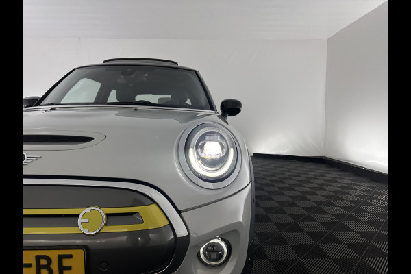 MINI Mini Electric Yours 33 kWh [ 3-Fase-11kW ] {SOH-100%} (INCL-BTW) Aut.* HEATPUMP | PANO | LEATHER | DIGI-COCKPIT | HEAD-UP | FULL-LED | NAVI-FULLMAP | HEATED-SPORTSEATS | DAB | CRUISE | HARMAN/KARDON | CAMERA | KEYLESS | AMBIENTLIGHT | 17"ALU*