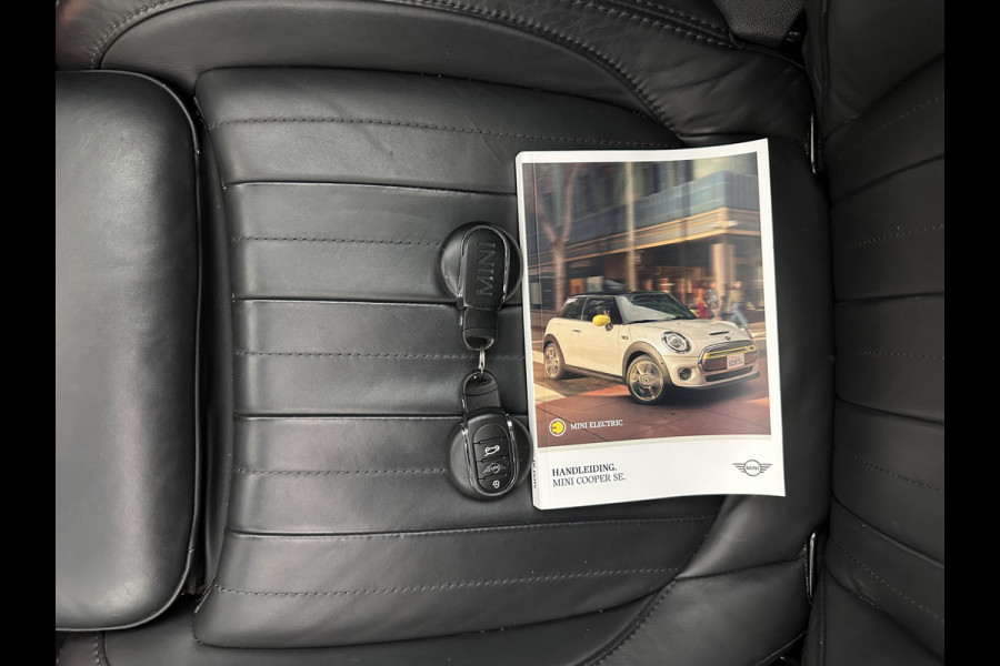 MINI Mini Electric Yours 33 kWh [ 3-Fase-11kW ] {SOH-100%} (INCL-BTW) Aut.* HEATPUMP | PANO | LEATHER | DIGI-COCKPIT | HEAD-UP | FULL-LED | NAVI-FULLMAP | HEATED-SPORTSEATS | DAB | CRUISE | HARMAN/KARDON | CAMERA | KEYLESS | AMBIENTLIGHT | 17"ALU*