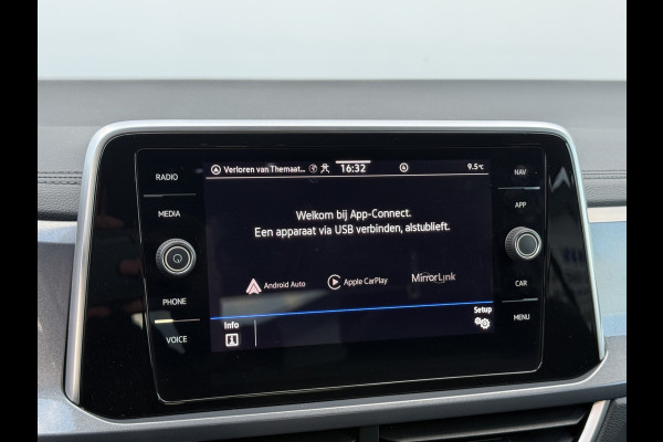 Volkswagen T-Roc 1.5 TSI Move | ACC | Camera | IQ Light | DAB+ | 18 inch