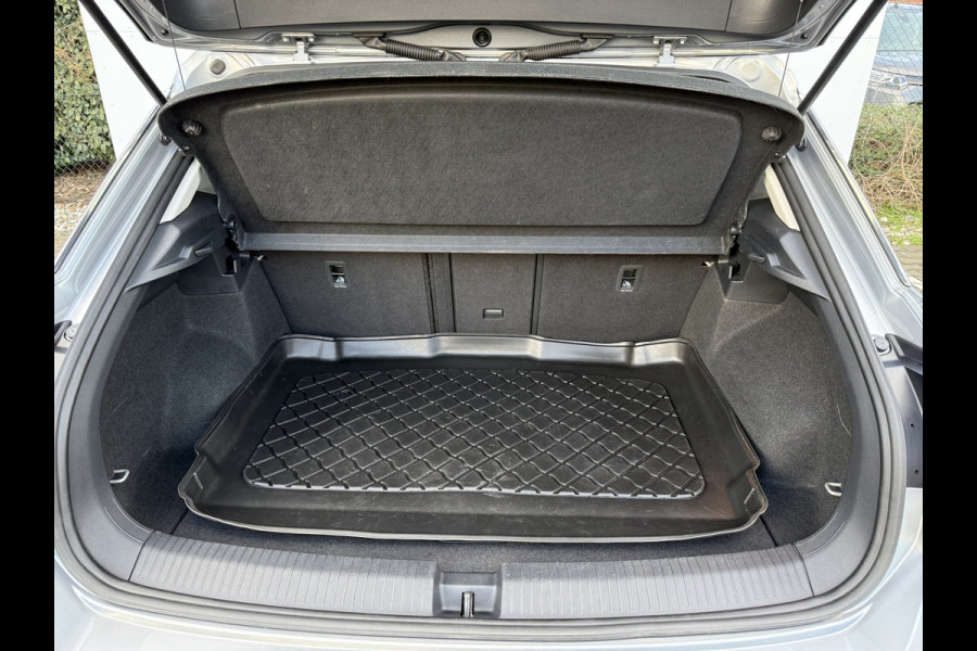 Volkswagen T-Roc 1.5 TSI Move | ACC | Camera | IQ Light | DAB+ | 18 inch