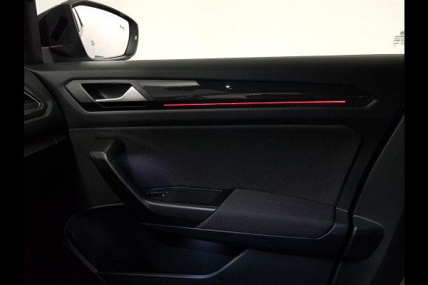 Volkswagen T-Roc 1.5 TSI 150pk DSG R-Line Sport | Navigatie | Virtual Cockpit | Climate Control | DAB | Electrische Achterklep | 18"LMV | Stoelverwarming