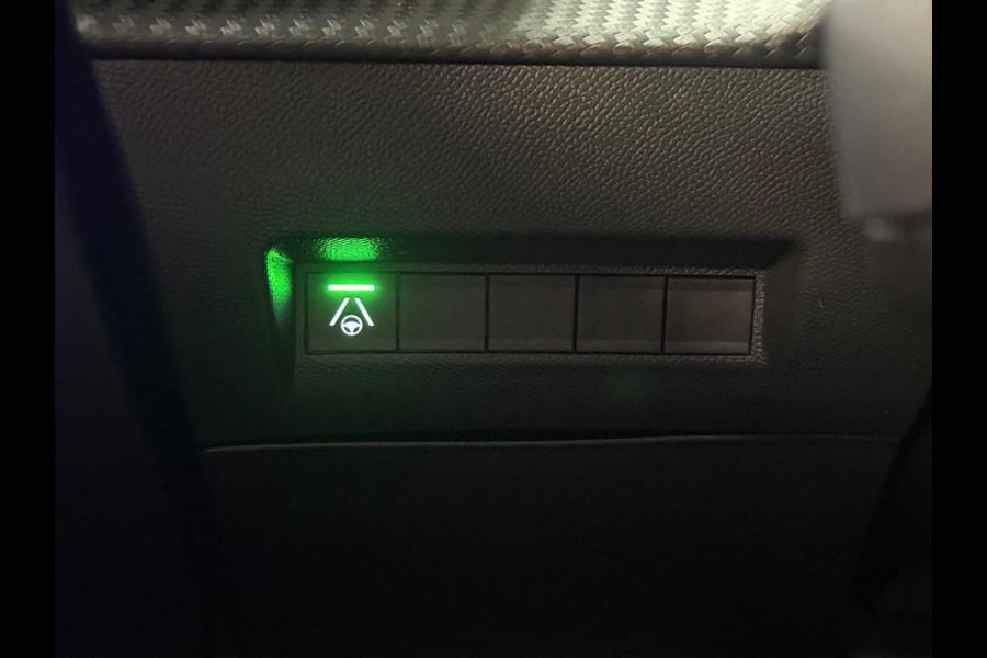 Peugeot 2008 1.2 PureTech GT Pack |Pano | 360 camera | cruise control