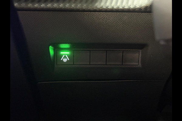 Peugeot 2008 1.2 PureTech GT Pack |Pano | 360 camera | cruise control
