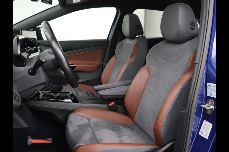 Volkswagen ID.4 Max 77 kWh | Panoramadak | Stoelverwarming | Head-Up | Warmtepomp | 360 Camera | Trekhaak | Sfeerverlichting | Half leder | Matrix LED | Carplay | Adaptive cruise | Memory | Keyless | Massage