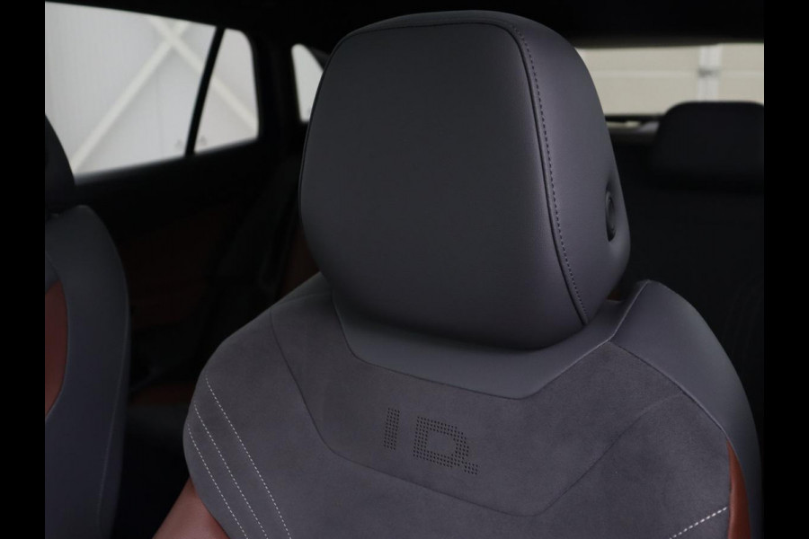 Volkswagen ID.4 Max 77 kWh | Panoramadak | Stoelverwarming | Head-Up | Warmtepomp | 360 Camera | Trekhaak | Sfeerverlichting | Half leder | Matrix LED | Carplay | Adaptive cruise | Memory | Keyless | Massage