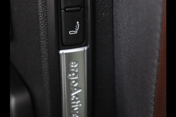 Volkswagen ID.4 Max 77 kWh | Panoramadak | Stoelverwarming | Head-Up | Warmtepomp | 360 Camera | Trekhaak | Sfeerverlichting | Half leder | Matrix LED | Carplay | Adaptive cruise | Memory | Keyless | Massage