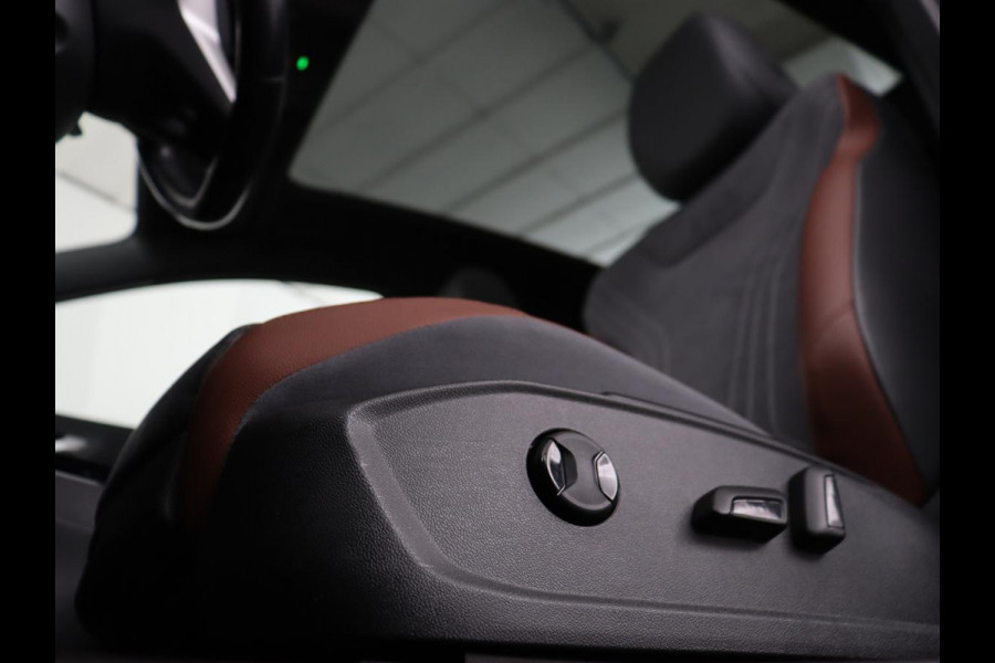 Volkswagen ID.4 Max 77 kWh | Panoramadak | Stoelverwarming | Head-Up | Warmtepomp | 360 Camera | Trekhaak | Sfeerverlichting | Half leder | Matrix LED | Carplay | Adaptive cruise | Memory | Keyless | Massage