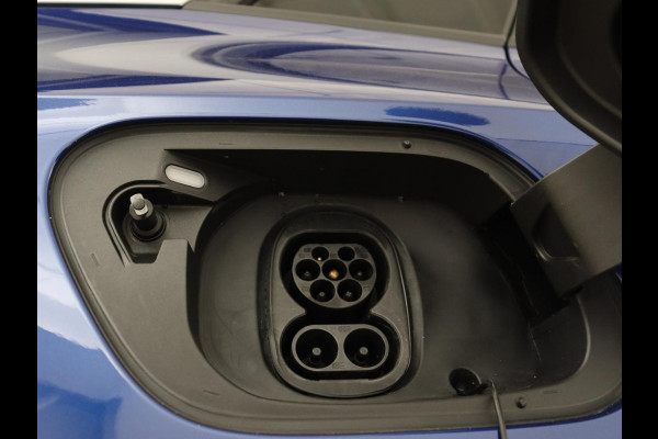 Volkswagen ID.4 Max 77 kWh | Panoramadak | Stoelverwarming | Head-Up | Warmtepomp | 360 Camera | Trekhaak | Sfeerverlichting | Half leder | Matrix LED | Carplay | Adaptive cruise | Memory | Keyless | Massage