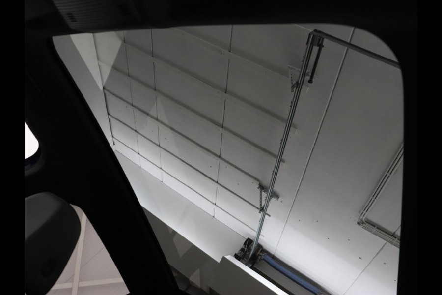 Volkswagen ID.4 Max 77 kWh | Panoramadak | Stoelverwarming | Head-Up | Warmtepomp | 360 Camera | Trekhaak | Sfeerverlichting | Half leder | Matrix LED | Carplay | Adaptive cruise | Memory | Keyless | Massage