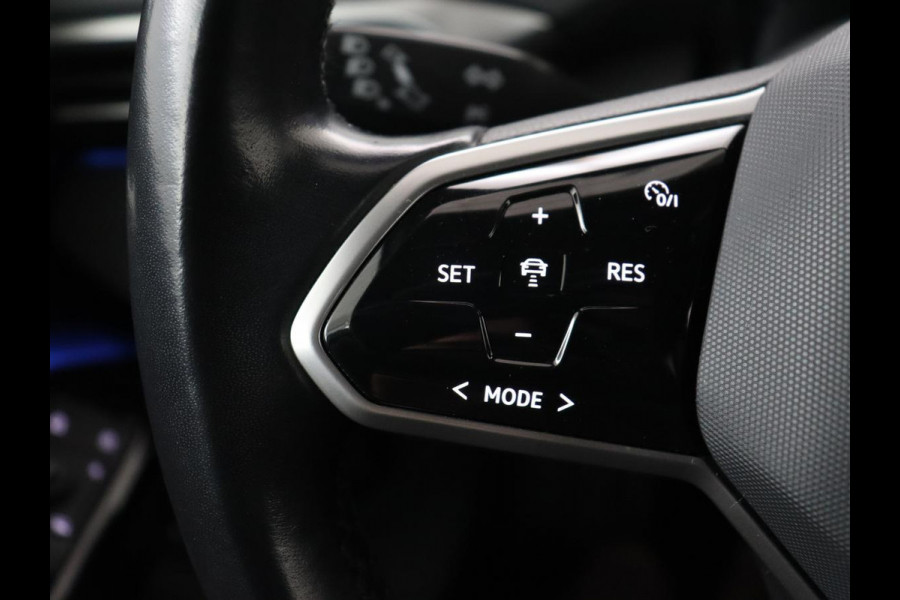 Volkswagen ID.4 Max 77 kWh | Panoramadak | Stoelverwarming | Head-Up | Warmtepomp | 360 Camera | Trekhaak | Sfeerverlichting | Half leder | Matrix LED | Carplay | Adaptive cruise | Memory | Keyless | Massage