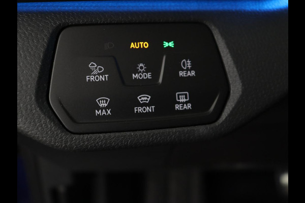 Volkswagen ID.4 Max 77 kWh | Panoramadak | Stoelverwarming | Head-Up | Warmtepomp | 360 Camera | Trekhaak | Sfeerverlichting | Half leder | Matrix LED | Carplay | Adaptive cruise | Memory | Keyless | Massage