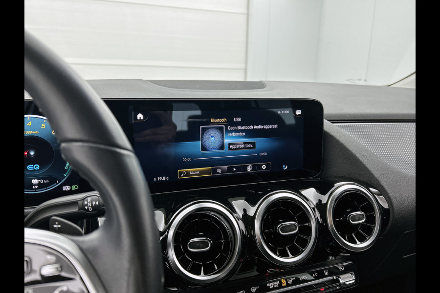 Mercedes-Benz GLA 250 e Business Solution Luxury Limited Lichtmetalen velgen | Navigatie | Parking support met camera achter | Inclusief 24 maanden MB Certified garantie voor Europa.