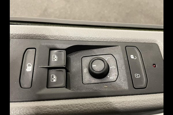 Volkswagen Transporter 2.0 TDI L1H1 Comfortline 150 PK DSG Airco Cruise Control Stoelverwarming Trekhaak 2X Schuifdeur Achterklep