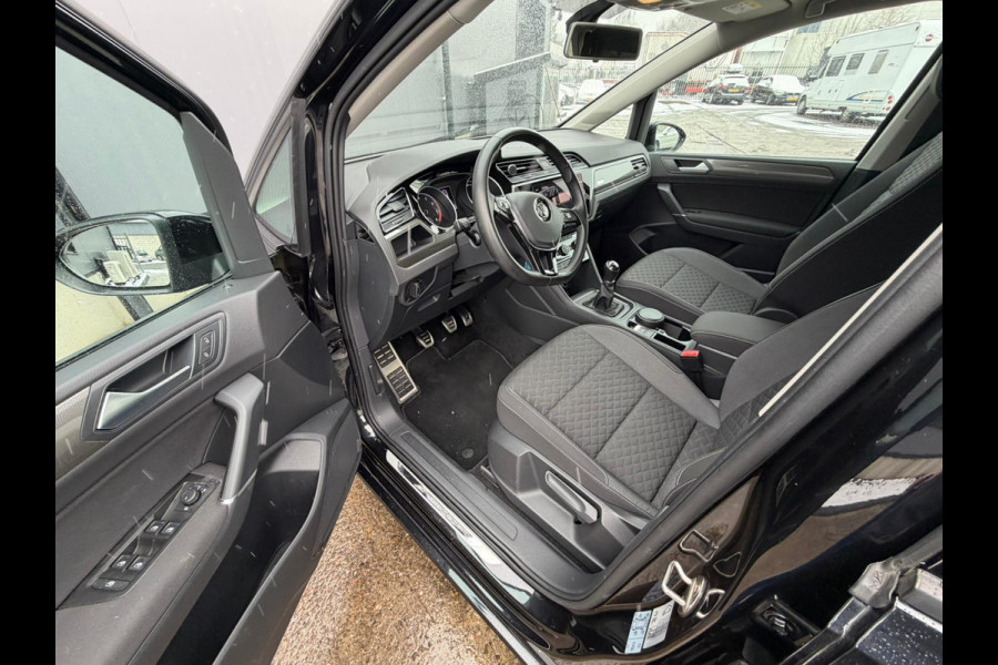 Volkswagen Touran 1.5 TSI Comfortline Business 7p NAVI - ACC - STOELVERW.