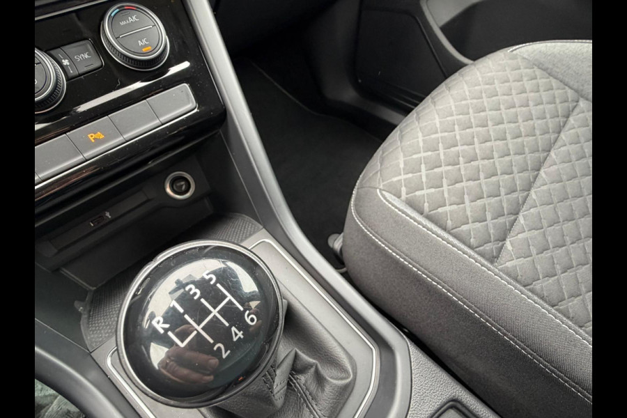 Volkswagen Touran 1.5 TSI Comfortline Business 7p NAVI - ACC - STOELVERW.