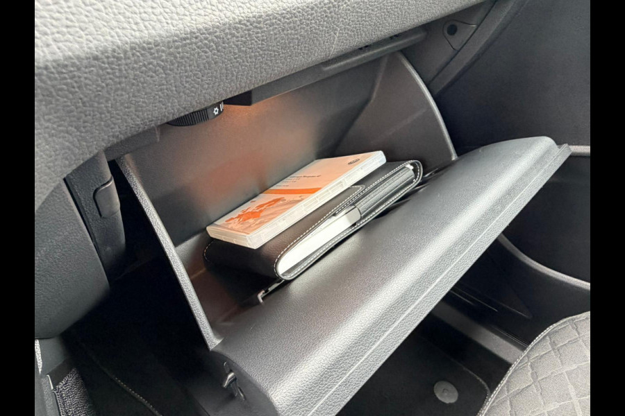 Volkswagen Touran 1.5 TSI Comfortline Business 7p NAVI - ACC - STOELVERW.