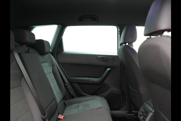 Seat Ateca 1.5 TSI FR DSG 150pk Dealer O.H. | Trekhaak Af Fabriek | Camera | Beats Audio | 19"L.M | Alcantara Sportstoelen Verwarmd | Sfeerverlichting | Apple Carplay | Keyless | Navigatie | DAB | Cruise Control |