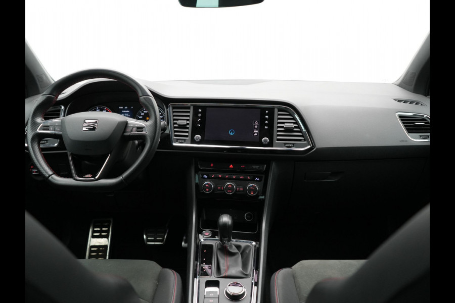 Seat Ateca 1.5 TSI FR DSG 150pk Dealer O.H. | Trekhaak Af Fabriek | Camera | Beats Audio | 19"L.M | Alcantara Sportstoelen Verwarmd | Sfeerverlichting | Apple Carplay | Keyless | Navigatie | DAB | Cruise Control |