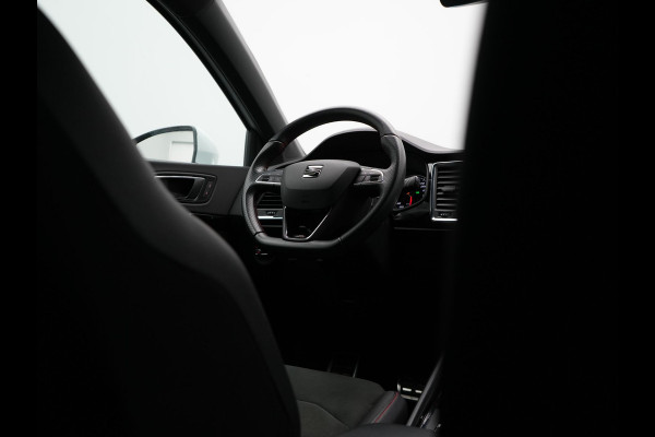 Seat Ateca 1.5 TSI FR DSG 150pk Dealer O.H. | Trekhaak Af Fabriek | Camera | Beats Audio | 19"L.M | Alcantara Sportstoelen Verwarmd | Sfeerverlichting | Apple Carplay | Keyless | Navigatie | DAB | Cruise Control |