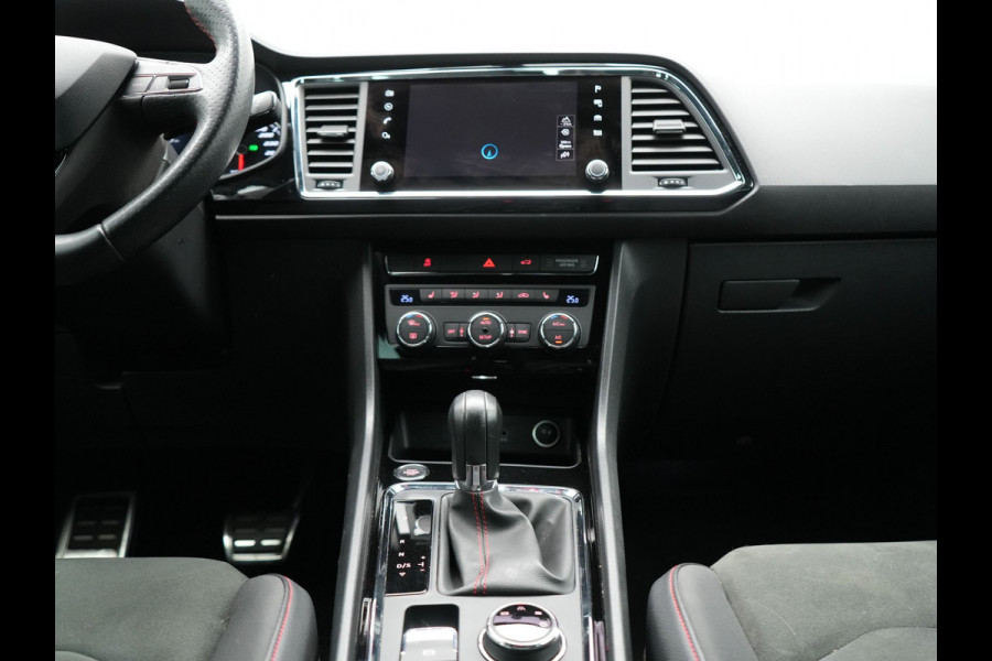 Seat Ateca 1.5 TSI FR DSG 150pk Dealer O.H. | Trekhaak Af Fabriek | Camera | Beats Audio | 19"L.M | Alcantara Sportstoelen Verwarmd | Sfeerverlichting | Apple Carplay | Keyless | Navigatie | DAB | Cruise Control |