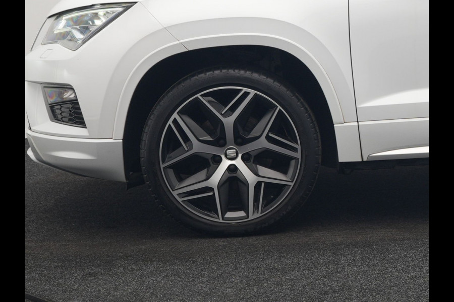 Seat Ateca 1.5 TSI FR DSG 150pk Dealer O.H. | Trekhaak Af Fabriek | Camera | Beats Audio | 19"L.M | Alcantara Sportstoelen Verwarmd | Sfeerverlichting | Apple Carplay | Keyless | Navigatie | DAB | Cruise Control |
