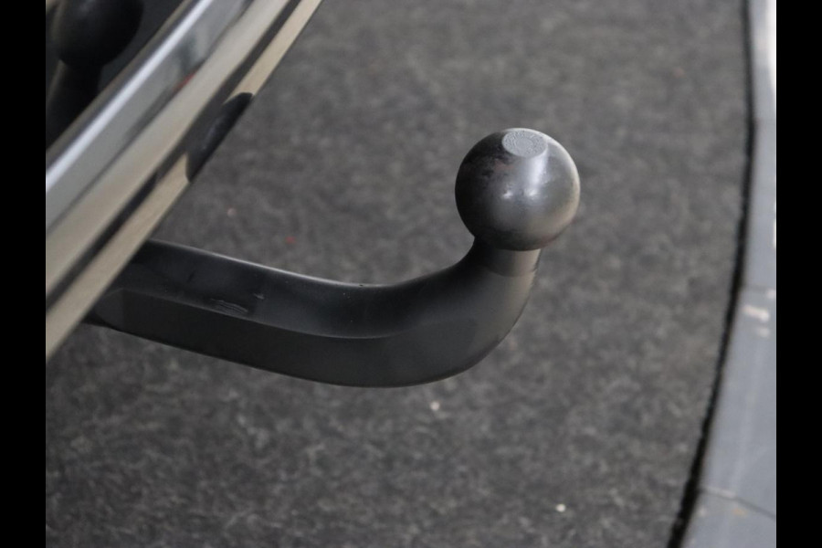 Land Rover Discovery Sport P300e 1.5 R-Dynamic | Leder | Stoelverwarming | Trekhaak | Carplay | Meridian Sound | Camera | 20'' | Full LED | Navigatie | Getint glas | Cruise control