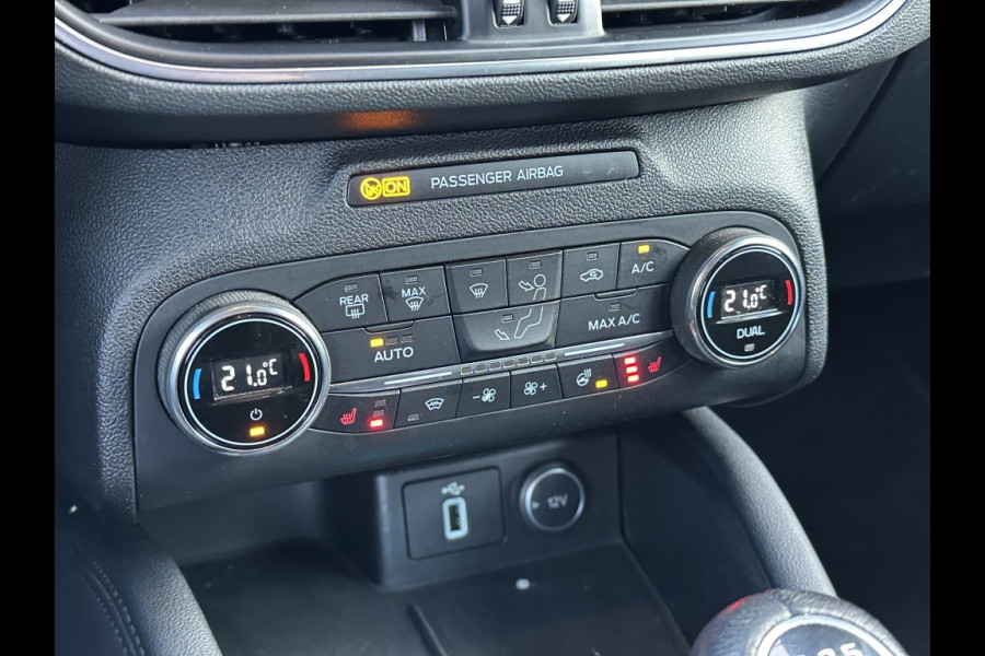 Ford FOCUS Wagon 1.5 EcoB. Tit. Bns WINTERPACK! TREKHAAK! ALL-SEASON! KEYLESS!