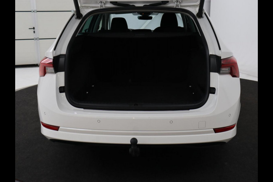 Škoda Octavia 1.5 TSI Business Edition Plus | Stoelverwarming | Trekhaak | Adaptive cruise | Keyless | Full LED | Parkeerhulp | Climate control