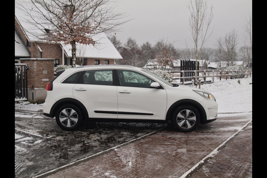 Kia Niro 1.6 GDi Hybrid DynamicLine | Camera | Trekhaak | Cruise Control | Apple Carplay |