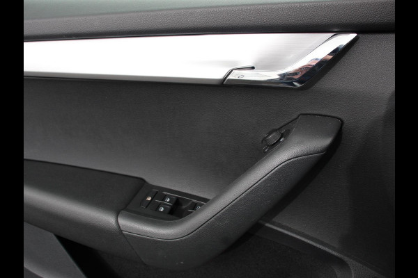 Škoda Octavia Combi 1.0 TSI 115pk Sport Business | Navigatie | Climate Control | Trekhaak | Extra Getint Glas | Lichtmetalen Velgen | Parkeer sensoren