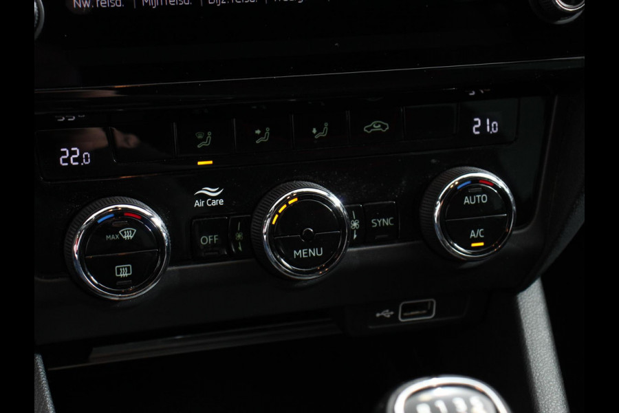Škoda Octavia Combi 1.0 TSI 115pk Sport Business | Navigatie | Climate Control | Trekhaak | Extra Getint Glas | Lichtmetalen Velgen | Parkeer sensoren