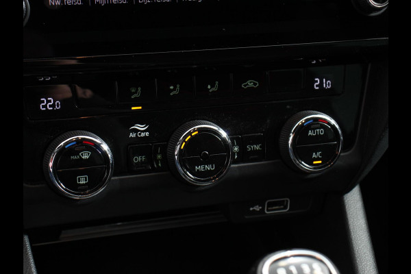 Škoda Octavia Combi 1.0 TSI 115pk Sport Business | Navigatie | Climate Control | Trekhaak | Extra Getint Glas | Lichtmetalen Velgen | Parkeer sensoren