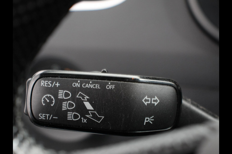 Škoda Octavia Combi 1.0 TSI 115pk Sport Business | Navigatie | Climate Control | Trekhaak | Extra Getint Glas | Lichtmetalen Velgen | Parkeer sensoren