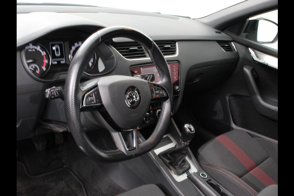 Škoda Octavia Combi 1.0 TSI 115pk Sport Business | Navigatie | Climate Control | Trekhaak | Extra Getint Glas | Lichtmetalen Velgen | Parkeer sensoren