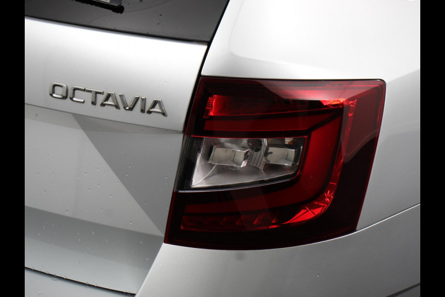Škoda Octavia Combi 1.0 TSI 115pk Sport Business | Navigatie | Climate Control | Trekhaak | Extra Getint Glas | Lichtmetalen Velgen | Parkeer sensoren