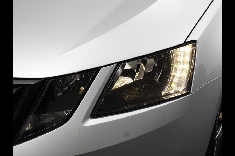 Škoda Octavia Combi 1.0 TSI 115pk Sport Business | Navigatie | Climate Control | Trekhaak | Extra Getint Glas | Lichtmetalen Velgen | Parkeer sensoren