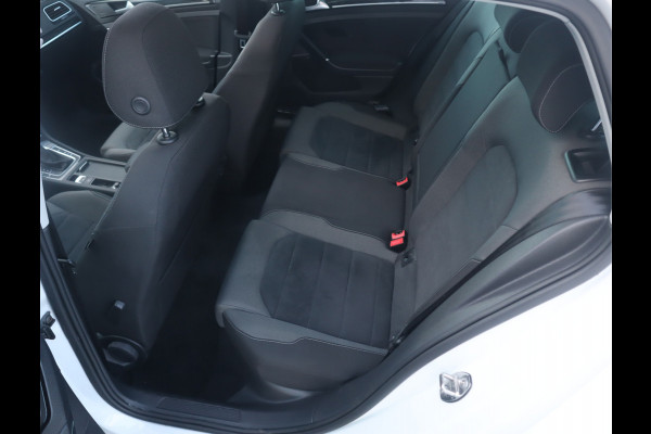 Volkswagen Golf 1.5 TSI Highline R-Line // Dealeronderhouden