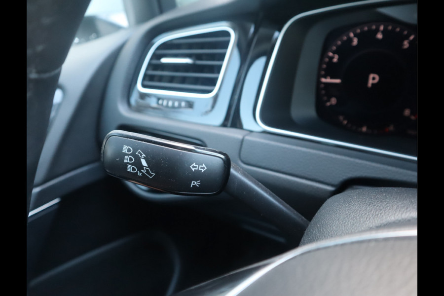 Volkswagen Golf 1.5 TSI Highline R-Line // Dealeronderhouden