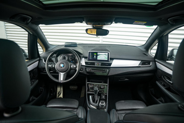 BMW 2 Serie Active Tourer 225xe iPerformance High Executive M Pakket Camera Pano HUD Clima Cruise Leer 17"LM