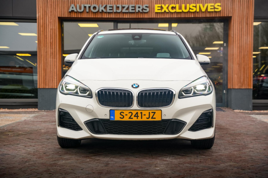 BMW 2 Serie Active Tourer 225xe iPerformance High Executive M Pakket Camera Pano HUD Clima Cruise Leer 17"LM