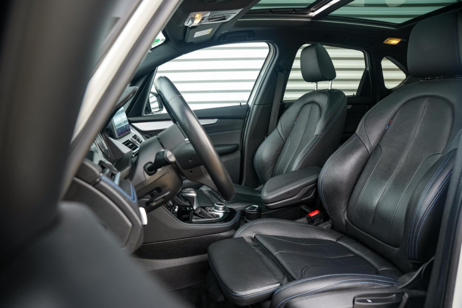 BMW 2 Serie Active Tourer 225xe iPerformance High Executive M Pakket Camera Pano HUD Clima Cruise Leer 17"LM