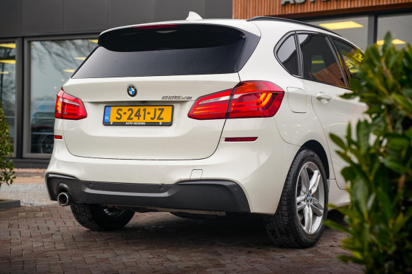 BMW 2 Serie Active Tourer 225xe iPerformance High Executive M Pakket Camera Pano HUD Clima Cruise Leer 17"LM