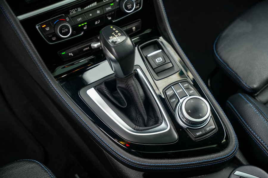 BMW 2 Serie Active Tourer 225xe iPerformance High Executive M Pakket Camera Pano HUD Clima Cruise Leer 17"LM