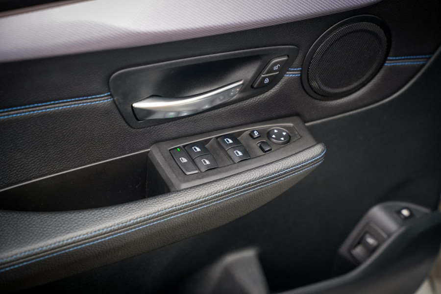 BMW 2 Serie Active Tourer 225xe iPerformance High Executive M Pakket Camera Pano HUD Clima Cruise Leer 17"LM