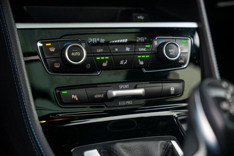 BMW 2 Serie Active Tourer 225xe iPerformance High Executive M Pakket Camera Pano HUD Clima Cruise Leer 17"LM